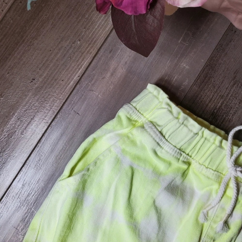 Justice Yellow and White Tie-Dye Elasticized Waistband Denim Shorts Size 12 NWOT